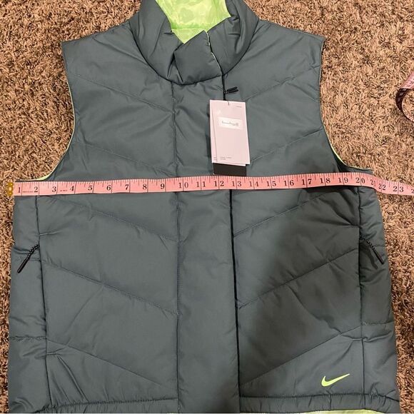 Nike Women's Therma Fit Repel Reversible Vest - Picture 15 of 15